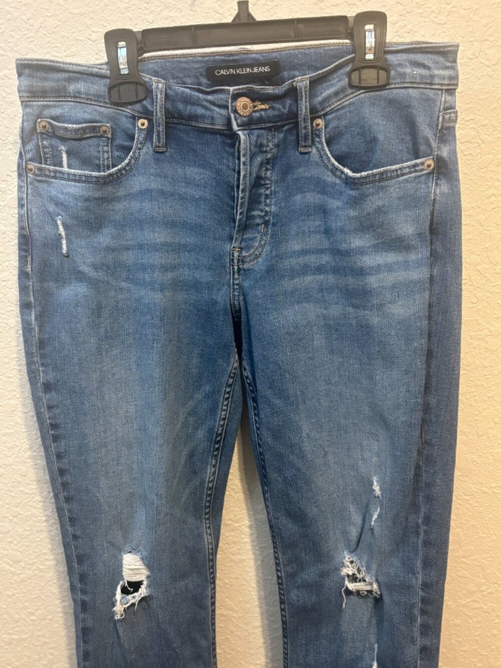 Distressed Calvin Klein Size 6 (28) Women's Jeans - Straight/Fitted Leg